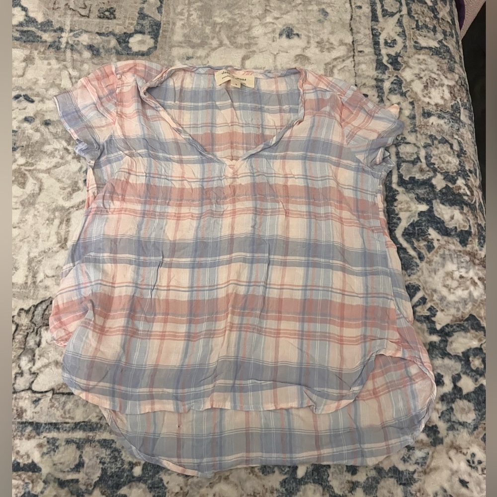 Light pastel plaid shirt! Perfect for a casual day! Size S but can fit a M